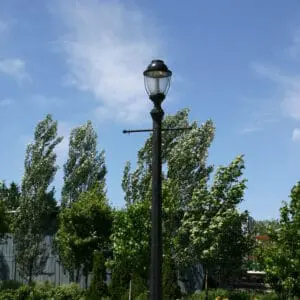 A K135 Fort Erie fixture accompanied by banner arms all on a Belmont pole.