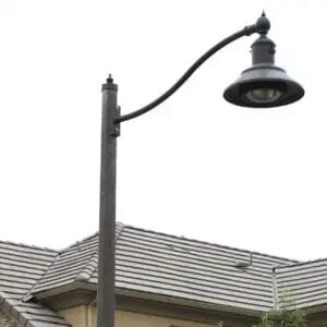 K823 Falconridge Sr. - Belmont A K823 Falconridge Sr. fixture accompanied by a Pipe style arm on a Belmont pole.