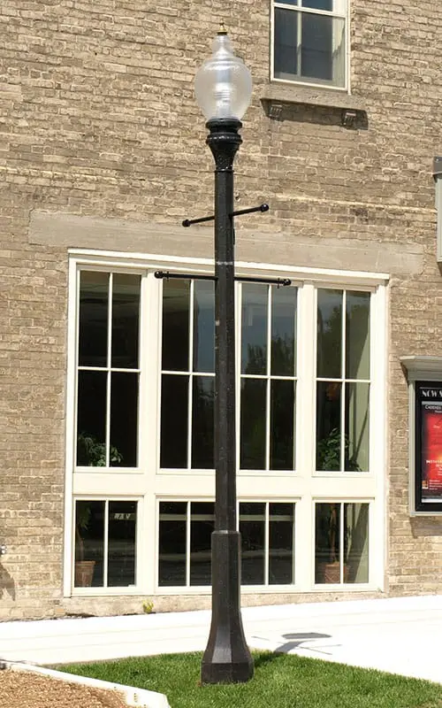 A K118 Washington fixture accompanied by banner arms on a Memphis pole. This project is outside the Town Hall 1873 Theatre in Port Perry, Ontario.