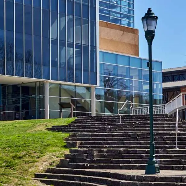With the streetlights of Chattanooga beginning to fail, the City of Chattanooga and its Electric Power Board teamed up with King Luminaire, resulting in a total of 1,800 K124 Paragon and K118 Washington fixtures being installed, reducing maintenance costs, and eliminating the threat of the streetscapes going dark.