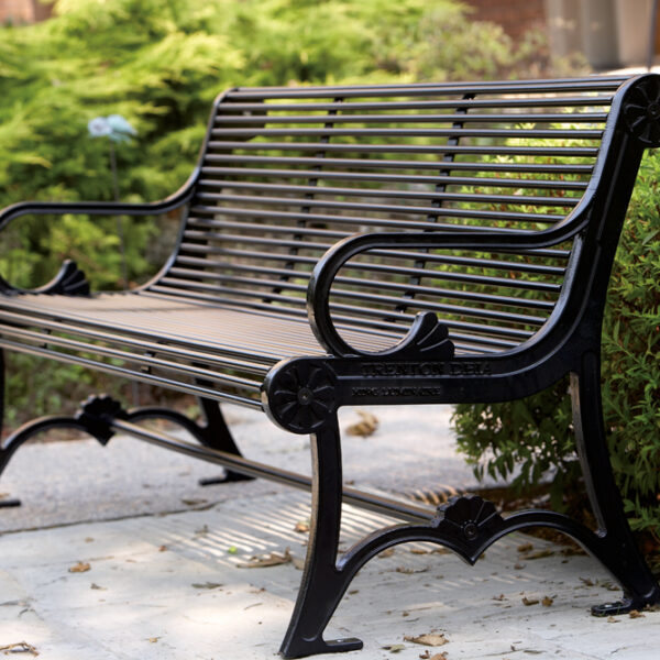 A KDB35 Fairview Bench finished in one of our signature powder coat solutions. This project is located outside of Trenton’s Deli in Trenton, Ontario.