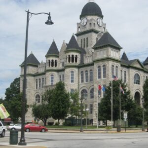 A K806 Satellite Sr. fixture accompanied by a scroll style arm all on a Washington pole. This project is in Carthage, Missouri across the Jasper County courthouse.